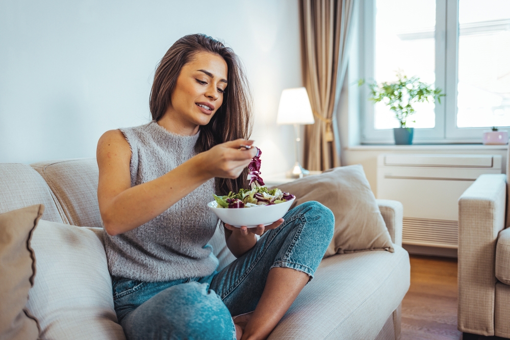 woman eating on a healthy detox plan